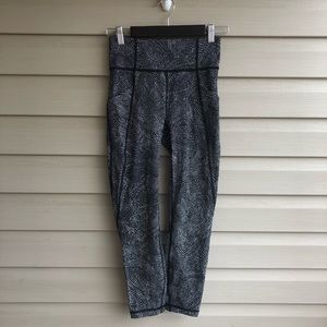 LULULEMON B&W Patterned Leggings
